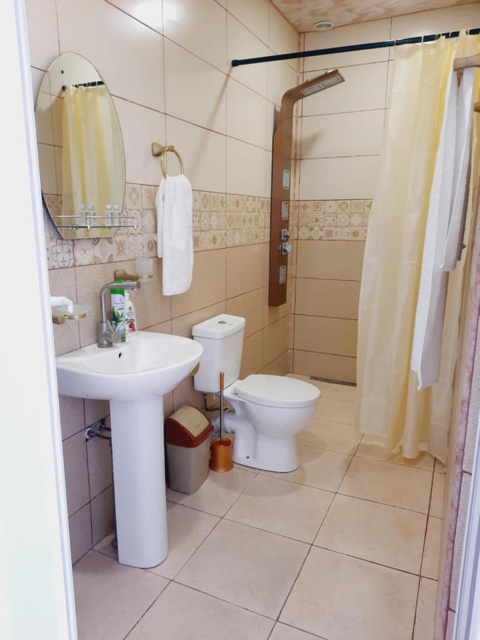 Inaisi Hotel Кутаиси Екстериор снимка