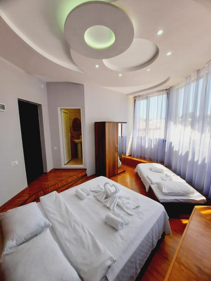 Inaisi Hotel Кутаиси Екстериор снимка