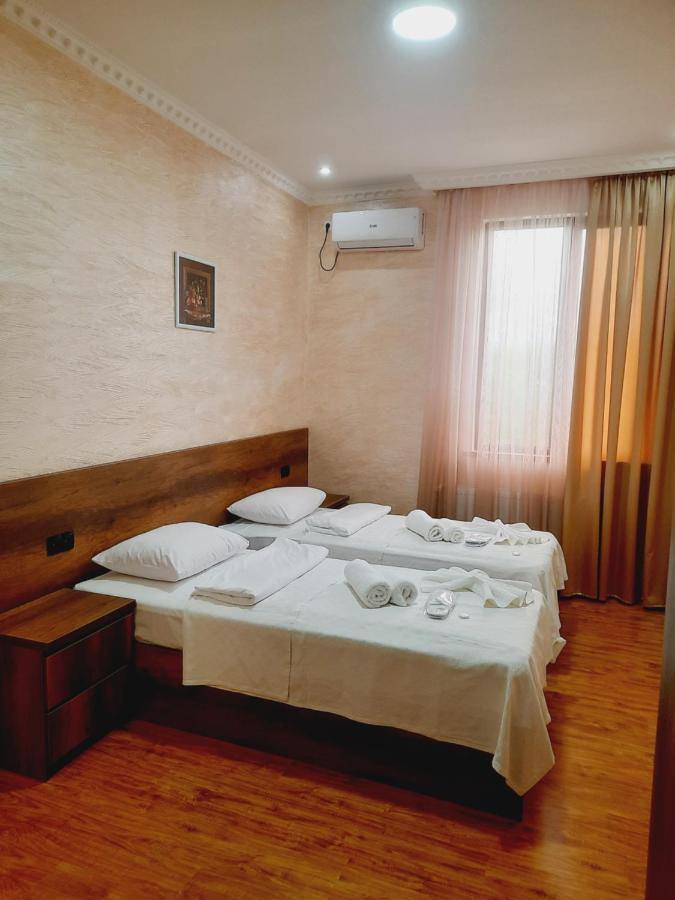 Inaisi Hotel Кутаиси Екстериор снимка