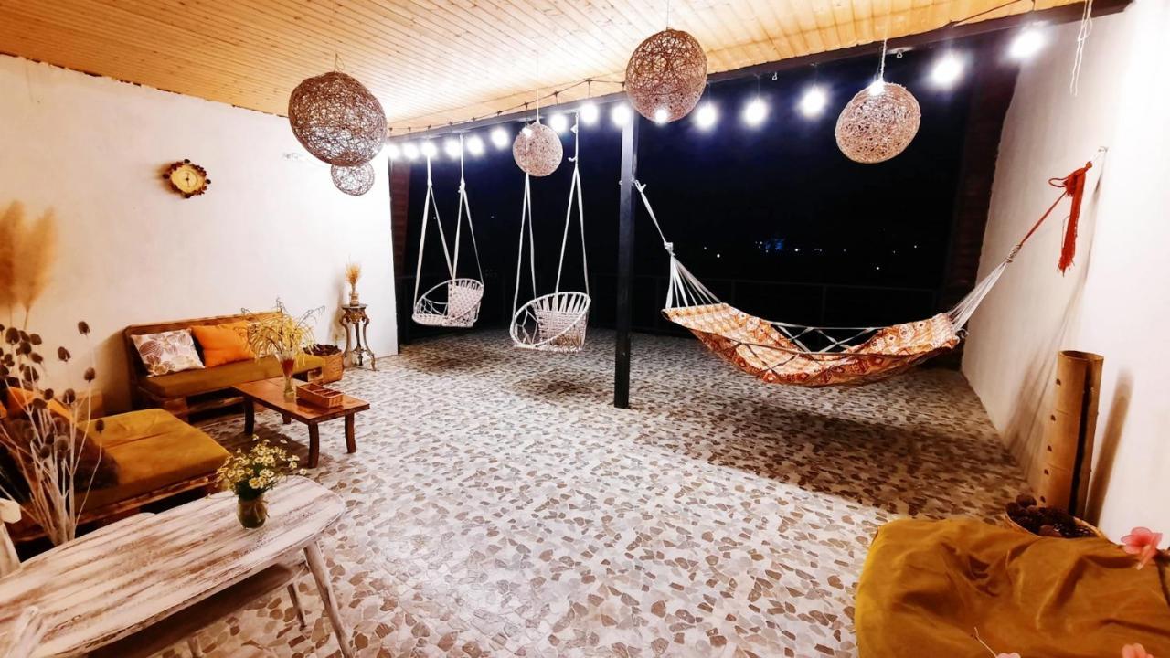 Inaisi Hotel Кутаиси Екстериор снимка