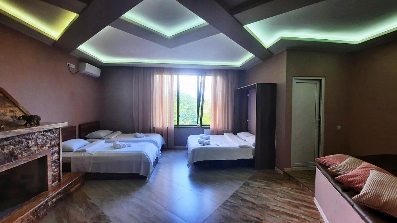 Inaisi Hotel Кутаиси Екстериор снимка