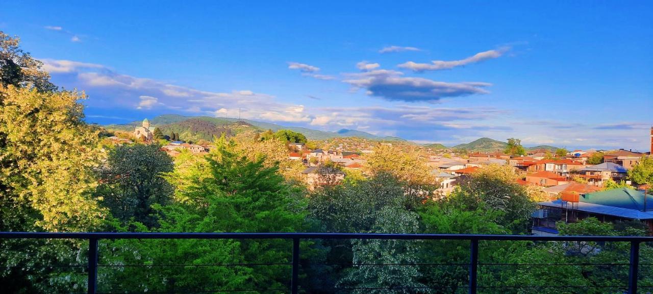 Inaisi Hotel Кутаиси Екстериор снимка