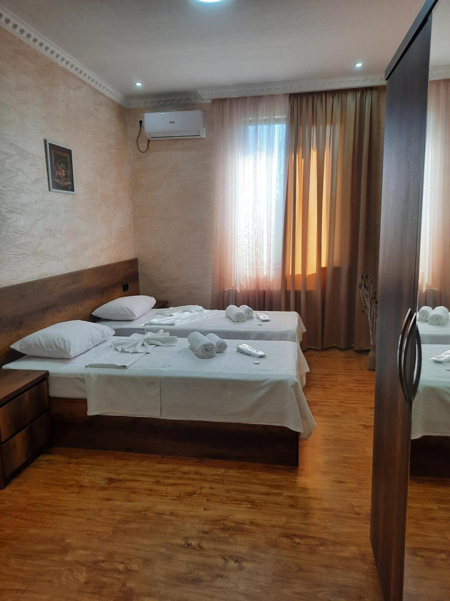Inaisi Hotel Кутаиси Стая снимка