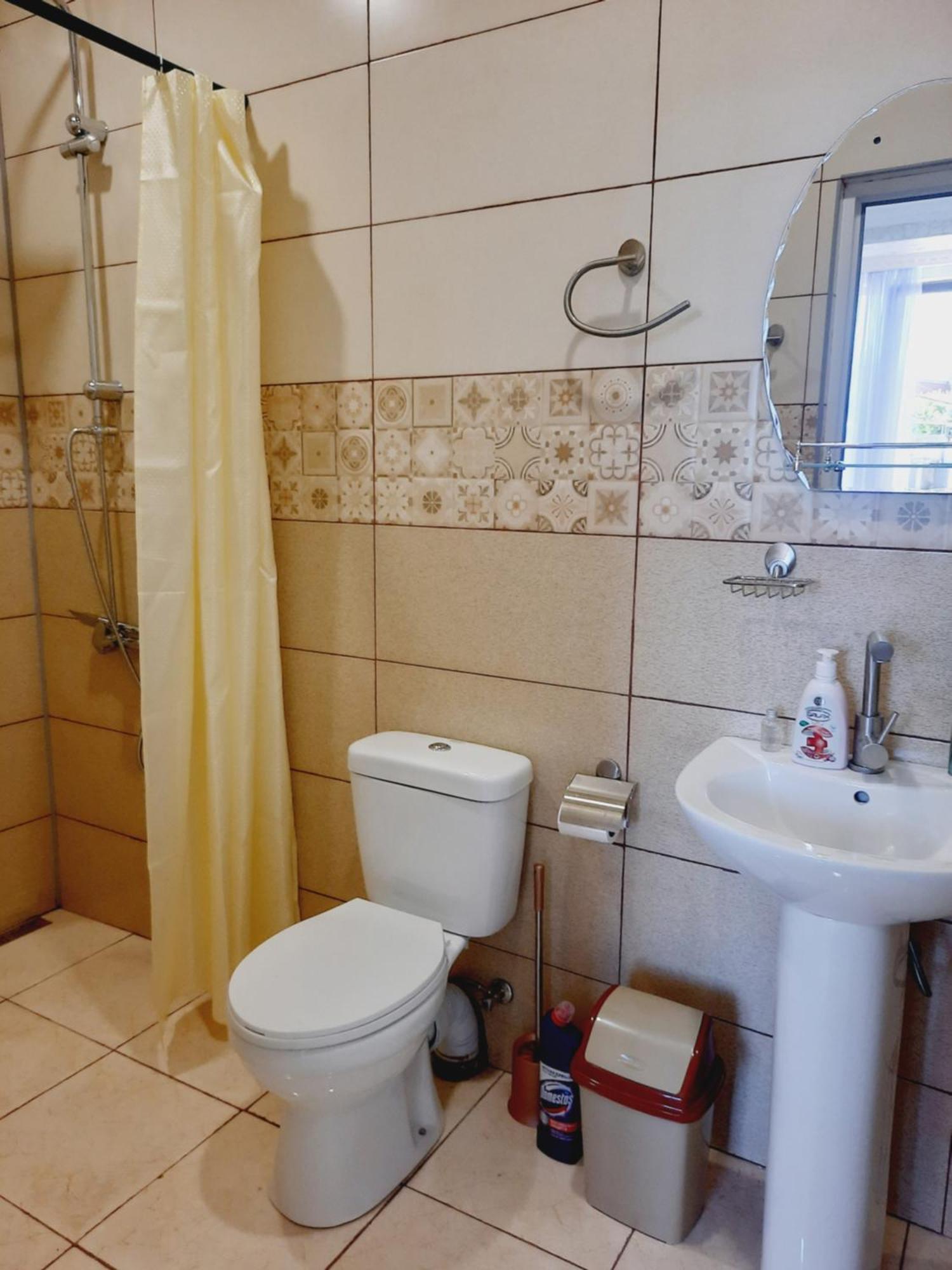 Inaisi Hotel Кутаиси Стая снимка