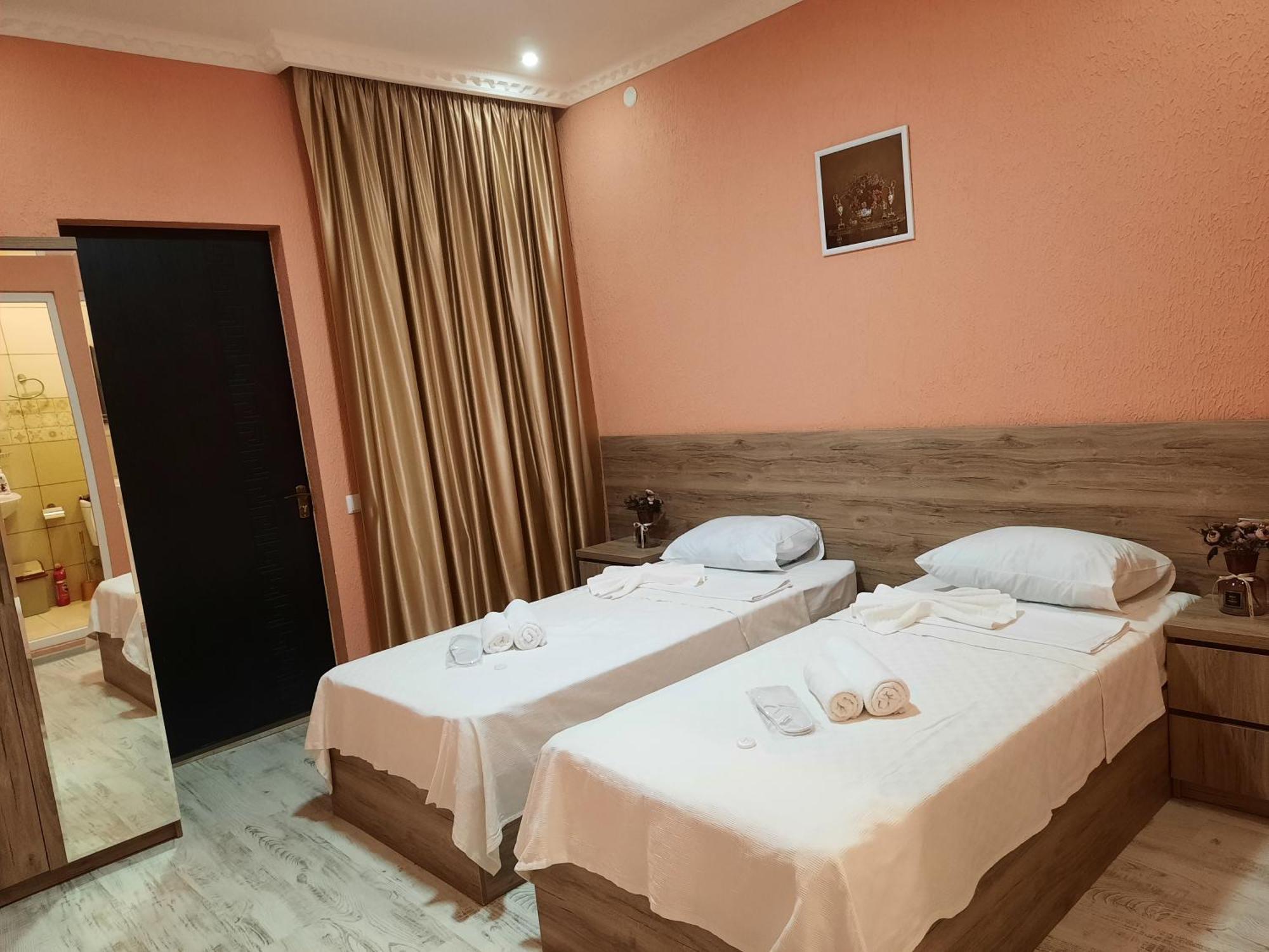 Inaisi Hotel Кутаиси Стая снимка
