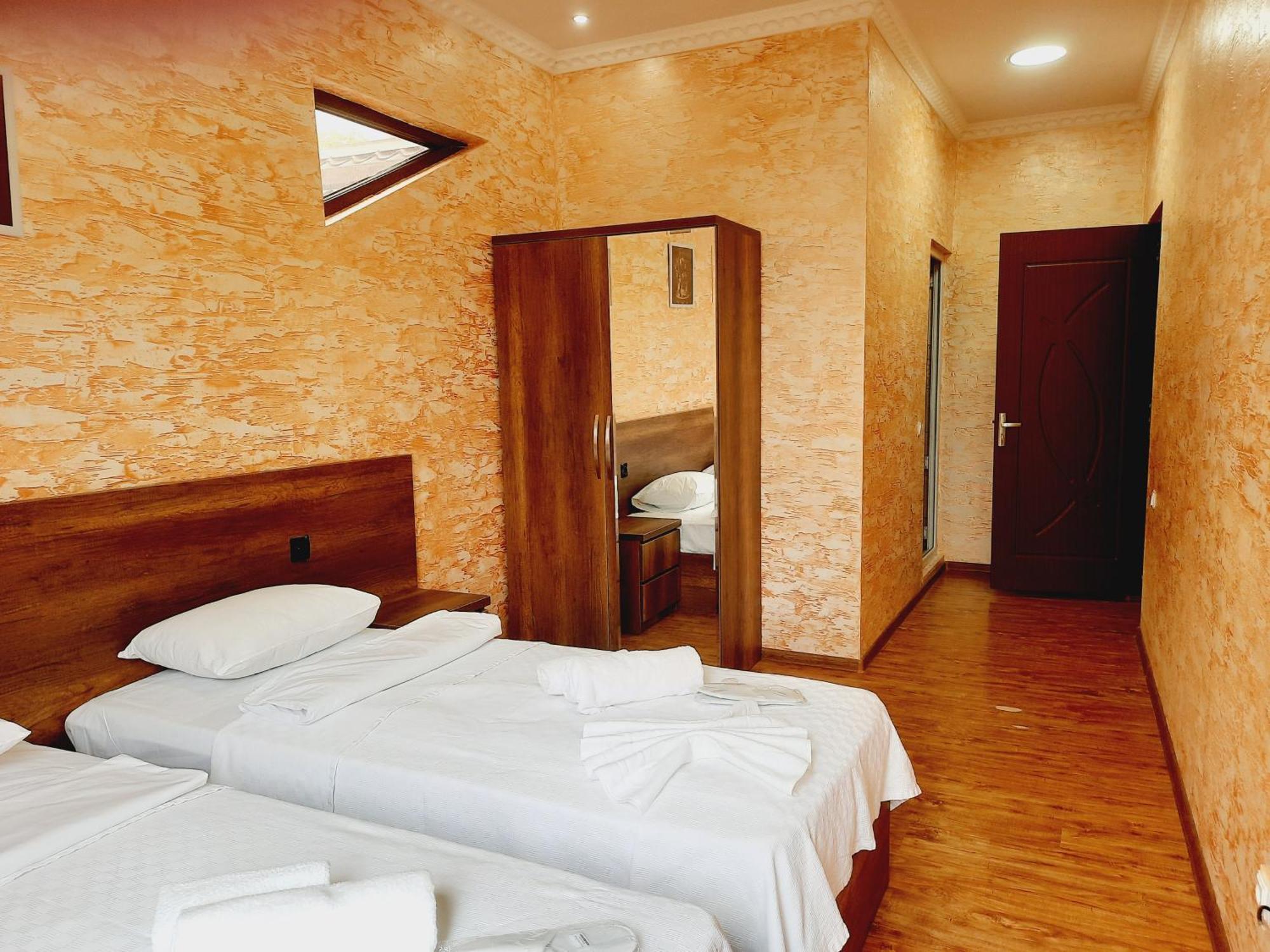 Inaisi Hotel Кутаиси Стая снимка